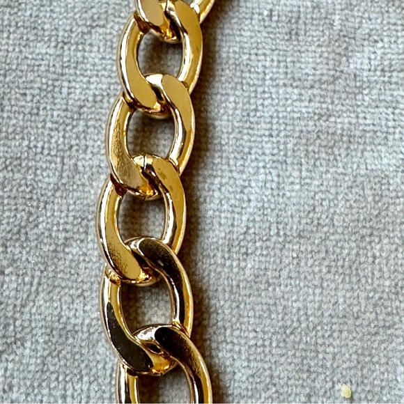 Fashion Jewelry Gold Tone Chain Necklace NWOT - Picture 2 of 5